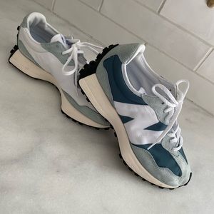 EUC! New Balance womens sneakers size 10